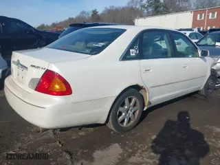 2002 Toyota Avalon XL with VIN 4T1BF28B82U233060, listed as a IAAI auction lot 41640193 with 224,429 mi miles. Bid and sale history available at carsss.com. Image 4.