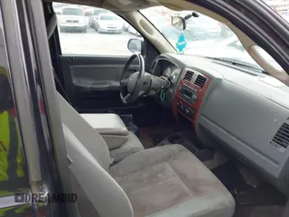2005 Dodge Dakota SLT z VIN 1D7HE42K55S166266, wystawiony jako IAAI lot #42449608 z przebiegiem 192 728 mil mil oraz . Historia ofert i sprzedaży dostępna na DreamBid. Obrazek 5.