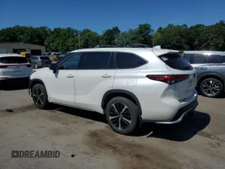 2021 Toyota Highlander XSE with VIN 5TDLZRBH3MS141044, listed as a Copart auction lot 61994305 with 110,099 mi miles and Salvage title. Bid and sale history available at DreamBid. Image 2.