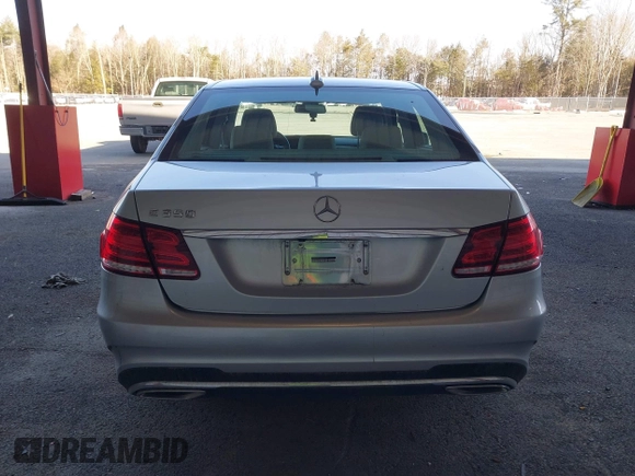 2014 Mercedes-Benz E 350 Sport z VIN WDDHF5KB2EA831973, wystawiony jako IAAI lot #41748637 z przebiegiem 153 481 mil mil oraz . Historia ofert i sprzedaży dostępna na DreamBid. Obrazek 16.