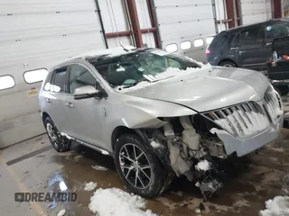 2013 Lincoln MKX with VIN 2LMDJ8JK7DBL43860, listed as a IAAI auction lot 41420211 with 130,175 mi miles. Bid and sale history available at carsss.com. Image 1.