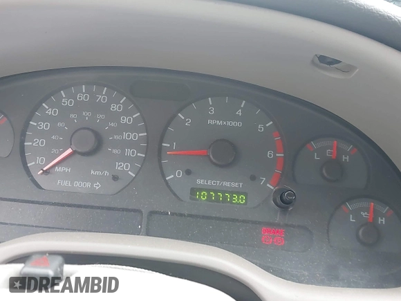 2002 Ford Mustang Deluxe z VIN 1FAFP44492F221578, wystawiony jako IAAI lot #42242232 z przebiegiem 107 773 mil mil oraz . Historia ofert i sprzedaży dostępna na DreamBid. Obrazek 16.