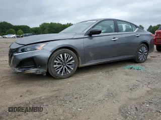 2025 Nissan Altima SV z VIN 1N4BL4DV1SN331114, wystawiony jako Copart lot #57814565 z przebiegiem 12 406 mil mil oraz Czysty tytuł • Clean title. Historia ofert i sprzedaży dostępna na DreamBid. Obrazek 1.