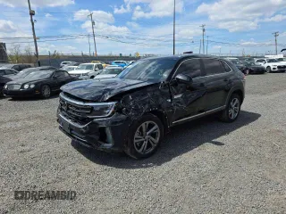 2024 Volkswagen Atlas SEL R-Line z VIN 1V2AE2CA6RC211638, wystawiony jako Copart lot #57856195 z przebiegiem 8 349 mil mil oraz Szkoda całkowita • Salvage title. Historia ofert i sprzedaży dostępna na DreamBid. Obrazek 1.