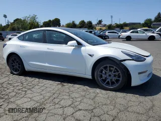 2019 Tesla Model 3 Mid Range with VIN 5YJ3E1EA3KF425125, listed as a Copart auction lot 56072995 with 105,345 mi miles and Salvage Title. Bid and sale history available at DreamBid. Image 4.