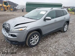 2015 Jeep Cherokee Latitude with VIN 1C4PJMCS8FW787320, listed as a IAAI auction lot 41908378 with 115,966 mi miles. Bid and sale history available at carsss.com. Image 17.