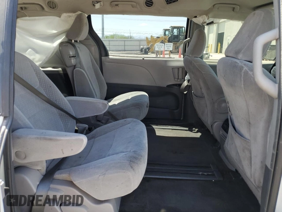 2018 Toyota Sienna LE Auto Access Seat with VIN 5TDKZ3DC4JS920443, listed as a Copart auction lot 58935935 with 128,045 mi miles and Salvage title. Bid and sale history available at DreamBid. Image 11.