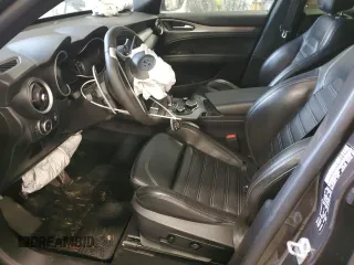 2019 Alfa Romeo Stelvio Ti z VIN ZASPAKBN3K7C29998, wystawiony jako Copart lot #54129185 z przebiegiem Nie podano mil oraz Szkoda całkowita • Salvage title. Historia ofert i sprzedaży dostępna na DreamBid. Obrazek 7.