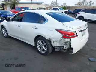 2014 Nissan Altima 2.5 S with VIN 1N4AL3AP4EN256344, listed as a IAAI auction lot 42028953 with 111,984 mi miles. Bid and sale history available at carsss.com. Image 3.