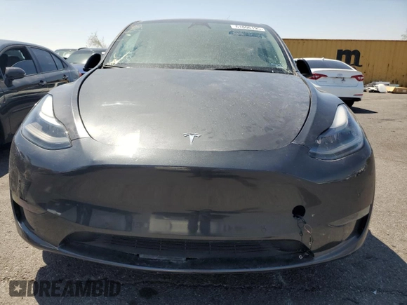 2024 Tesla Model Y with VIN 7SAYGDED1RF052031, listed as a Copart auction lot 61806195 with 5,365 mi miles and Salvage title. Bid and sale history available at DreamBid. Image 5.