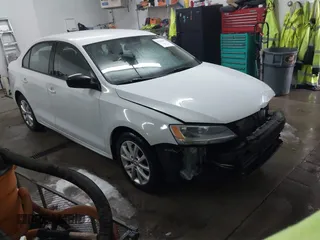 2015 Volkswagen Jetta Sport with VIN 3VWD17AJ1FM402112, listed as a IAAI auction lot 41368075 with 137,558 mi miles and . Bid and sale history available at DreamBid. Image 1.