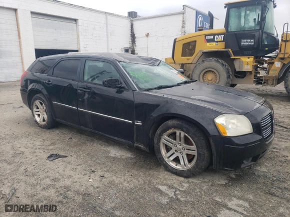 2005 Dodge Magnum RT with VIN 2D4GV58285H555352, listed as a Copart auction lot 47599175 with 131,288 mi miles and Salvage Title. Bid and sale history available at carsss.com. Image 4.