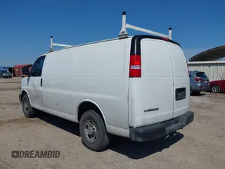 2021 Chevrolet Express Cargo z VIN 1GCWGAFP0M1180922, wystawiony jako IAAI lot #42341487 z przebiegiem 231 225 mil mil oraz . Historia ofert i sprzedaży dostępna na DreamBid. Obrazek 3.