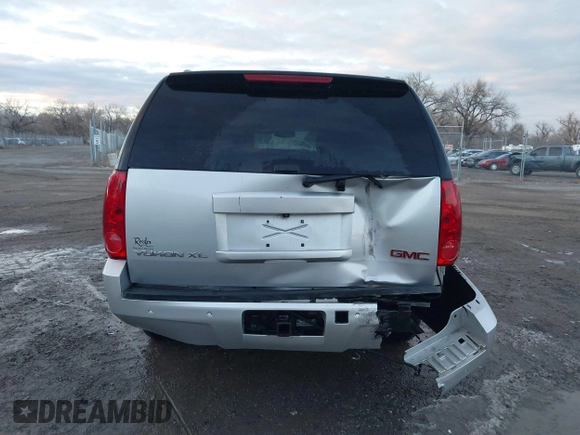 2013 GMC Yukon XL SLT z VIN 1GKS2KE73DR132065, wystawiony jako IAAI lot #40885853 z przebiegiem 207 492 mil mil oraz . Historia ofert i sprzedaży dostępna na DreamBid. Obrazek 17.