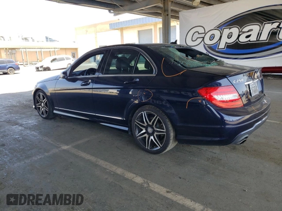 2013 Mercedes-Benz C 250 Sport с VIN WDDGF4HB1DA751415, выставлен на аукционе Copart как лот 60833735 с пробегом Не указан миль и Списание • Salvage title. История ставок и продаж доступна на DreamBid. Изображение 2.