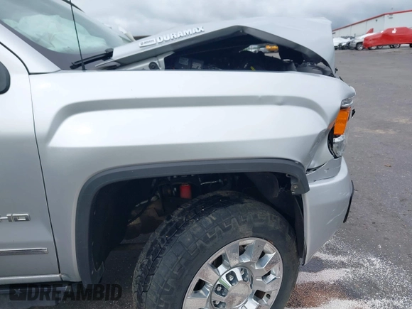2019 GMC Sierra 2500HD Denali with VIN 1GT12SEY4KF243612, listed as a IAAI auction lot 41962727 with 71,936 mi miles. Bid and sale history available at carsss.com. Image 18.