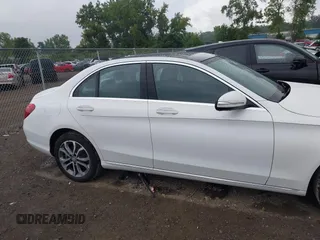2015 Mercedes-Benz C 300 Luxury z VIN 55SWF4KB4FU064209, wystawiony jako IAAI lot #42676960 z przebiegiem 47 303 mil mil oraz . Historia ofert i sprzedaży dostępna na DreamBid. Obrazek 13.