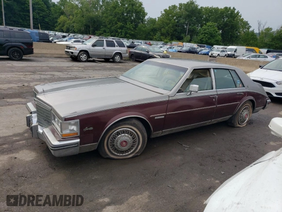 1983 Cadillac Seville z VIN 1G6AS6983DE800569, wystawiony jako Copart lot #62057784 z przebiegiem 50 322 mil mil oraz Czysty tytuł • Clean title. Historia ofert i sprzedaży dostępna na DreamBid. Obrazek 1.