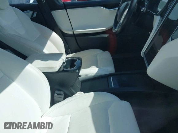 2017 Tesla Model S 100D z VIN 5YJSA1E45HF198921, wystawiony jako IAAI lot #42378026 z przebiegiem 104 967 mil mil oraz . Historia ofert i sprzedaży dostępna na DreamBid. Obrazek 5.