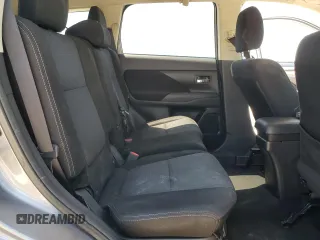 2018 Mitsubishi Outlander ES z VIN JA4AD2A39JJ001778, wystawiony jako Copart lot #52923235 z przebiegiem 136 549 mil mil oraz Szkody całkowita. Historia ofert i sprzedaży dostępna na DreamBid. Obrazek 11.