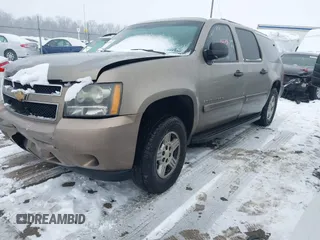 2007 Chevrolet Suburban LT with VIN 1GNFK16347J312488, listed as a IAAI auction lot 41569438 with 190,635 mi miles. Bid and sale history available at carsss.com. Image 2.