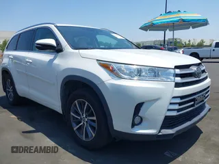 2018 Toyota Highlander SE with VIN 5TDJZRFH3JS876149, listed as a IAAI auction lot 42439412 with 100,516 mi miles and . Bid and sale history available at DreamBid. Image 1.