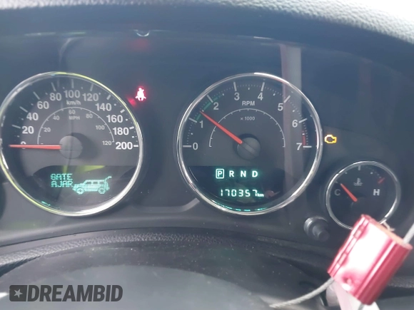 2014 Jeep Wrangler Arctic z VIN 1C4GJWBG3EL313350, wystawiony jako IAAI lot #41442520 z przebiegiem Nie podano mil oraz . Historia ofert i sprzedaży dostępna na DreamBid. Obrazek 7.
