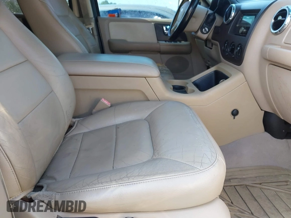 2006 Ford Expedition Special Service with VIN 1FMFU15586LA92986, listed as a IAAI auction lot 41537680 with 171,159 mi miles. Bid and sale history available at carsss.com. Image 5.