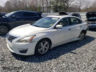 2015 Nissan Altima 2.5 SV with VIN 1N4AL3AP7FC131142, listed as a Copart auction lot 53707845 with 236,238 mi miles and Salvage Title. Bid and sale history available at carsss.com. Image 1.