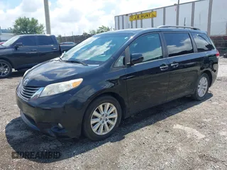 2013 Toyota Sienna XLE z VIN 5TDDK3DC8DS064047, wystawiony jako IAAI lot #42755455 z przebiegiem 143 604 mil mil oraz . Historia ofert i sprzedaży dostępna na DreamBid. Obrazek 17.