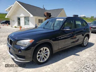 2015 BMW X1 xDrive28i z VIN WBAVL1C53FVY34119, wystawiony jako Copart lot #56539735 z przebiegiem 130 336 mil mil oraz Tytuł czysty. Historia ofert i sprzedaży dostępna na DreamBid. Obrazek 1.