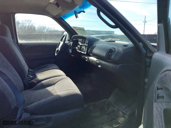 1998 Dodge Ram 1500 with VIN 1B7HC13Z5WJ102813, listed as a IAAI auction lot 41441047 with 66,031 mi miles. Bid and sale history available at carsss.com. Image 5.