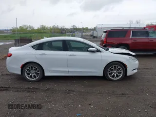 2015 Chrysler 200 C z VIN 1C3CCCEG3FN543757, wystawiony jako IAAI lot #41468410 z przebiegiem 145 041 mil mil oraz . Historia ofert i sprzedaży dostępna na DreamBid. Obrazek 13.