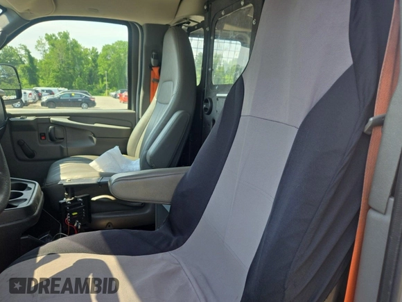 2014 Chevrolet Express Cargo z VIN 1GCSGAFXXE1162573, wystawiony jako IAAI lot #42547277 z przebiegiem 230 224 mil mil oraz . Historia ofert i sprzedaży dostępna na DreamBid. Obrazek 6.