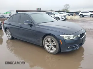 2016 BMW 3 Series 328i xDrive z VIN WBA8E3G52GNU01745, wystawiony jako IAAI lot #41962139 z przebiegiem 154 672 mil mil oraz . Historia ofert i sprzedaży dostępna na DreamBid. Obrazek 1.