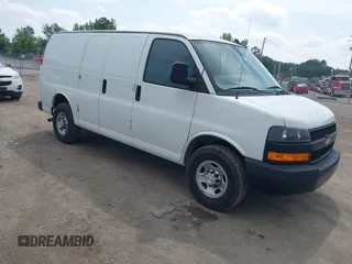 2021 Chevrolet Express Cargo z VIN 1GCWGAFP6M1206374, wystawiony jako IAAI lot #42451400 z przebiegiem 118 252 mil mil oraz . Historia ofert i sprzedaży dostępna na DreamBid. Obrazek 1.