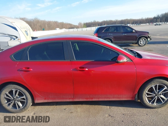 2022 Kia Forte LXS z VIN 3KPF24AD4NE472102, wystawiony jako IAAI lot #41810091 z przebiegiem 45 651 mil mil oraz . Historia ofert i sprzedaży dostępna na DreamBid. Obrazek 13.