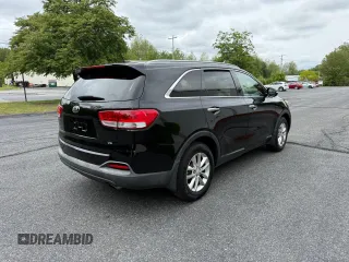 2016 Kia Sorento LX z VIN 5XYPGDA5XGG093643, wystawiony jako Copart lot #58532255 z przebiegiem 185 257 mil mil oraz Czysty tytuł • Clean title. Historia ofert i sprzedaży dostępna na DreamBid. Obrazek 4.