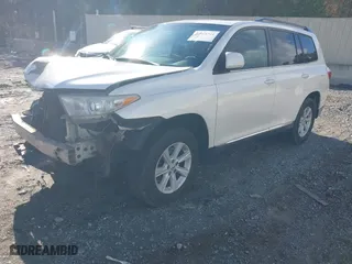 2013 Toyota Highlander with VIN 5TDZK3EH6DS127887, listed as a IAAI auction lot 40918744 with 200,755 mi miles. Bid and sale history available at carsss.com. Image 2.