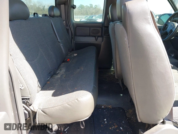 2006 Chevrolet Silverado 1500 Work Truck with VIN 1GCEC19XX6Z253172, listed as a IAAI auction lot 41747425 with 233,008 mi miles. Bid and sale history available at carsss.com. Image 8.