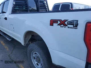 2018 Ford F-250 XL with VIN 1FT7W2BT1JEB88967, listed as a IAAI auction lot 42743495 with 215,105 mi miles and . Bid and sale history available at DreamBid. Image 23.