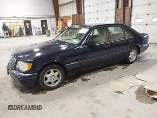 1999 Mercedes-Benz S 320/430/500 z VIN WDBGA33G1XA430483, wystawiony jako IAAI lot #42264808 z przebiegiem 156 915 mil mil oraz . Historia ofert i sprzedaży dostępna na DreamBid. Obrazek 2.