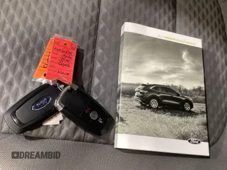 2020 Ford Escape SE z VIN 1FMCU0G60LUC60855, wystawiony jako IAAI lot #42815359 z przebiegiem 116 708 mil mil oraz . Historia ofert i sprzedaży dostępna na DreamBid. Obrazek 8.