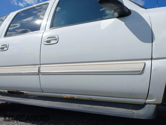 2006 Chevrolet Suburban Z71 with VIN 3GNFK16Z46G103093, listed as a IAAI auction lot 42179947 with 211,301 mi miles and . Bid and sale history available at DreamBid. Image 16.