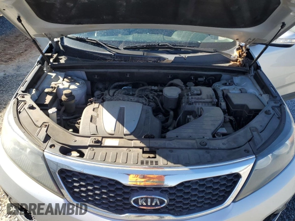2013 Kia Sorento EX z VIN 5XYKUDA22DG335605, wystawiony jako Copart lot #47260645 z przebiegiem 175 314 mil mil oraz Szkoda całkowita • Salvage title. Historia ofert i sprzedaży dostępna na DreamBid. Obrazek 12.