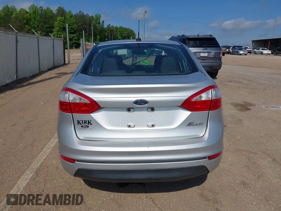 2016 Ford Fiesta S z VIN 3FADP4AJ6GM123343, wystawiony jako IAAI lot #42136294 z przebiegiem 100 206 mil mil oraz . Historia ofert i sprzedaży dostępna na DreamBid. Obrazek 16.