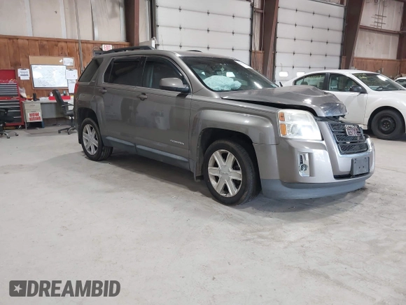 2010 GMC Terrain SLT-1 z VIN 2CTFLGEYXA6230148, wystawiony jako IAAI lot #42353281 z przebiegiem 186 553 mil mil oraz . Historia ofert i sprzedaży dostępna na DreamBid. Obrazek 1.