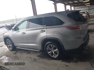 2015 Toyota Highlander XLE z VIN 5TDJKRFH8FS119758, wystawiony jako IAAI lot #42367279 z przebiegiem 148 370 mil mil oraz . Historia ofert i sprzedaży dostępna na DreamBid. Obrazek 14.