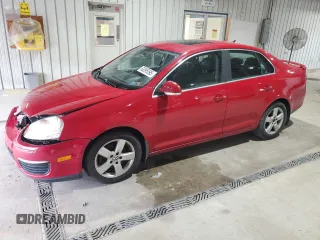 2008 Volkswagen Jetta SE z VIN 3VWRZ71K48M130858, wystawiony jako Copart lot #63095595 z przebiegiem 111 859 mil mil oraz Szkoda całkowita • Salvage title. Historia ofert i sprzedaży dostępna na DreamBid. Obrazek 1.