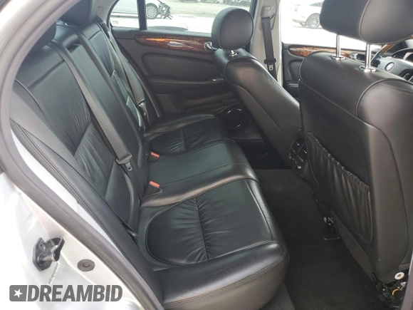 2007 Jaguar XJ 8 with VIN SAJWA71B97SH17810, listed as a Copart auction lot 52262685 with 152,281 mi miles and Clean Title. Bid and sale history available at DreamBid. Image 10.